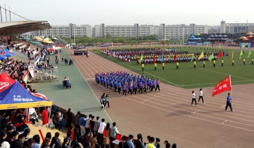 大學(xué)運(yùn)動(dòng)會通訊稿